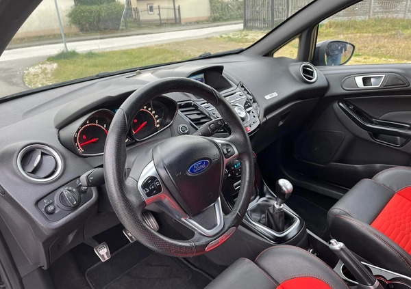 Ford Fiesta cena 43900 przebieg: 104000, rok produkcji 2014 z Kielce małe 742